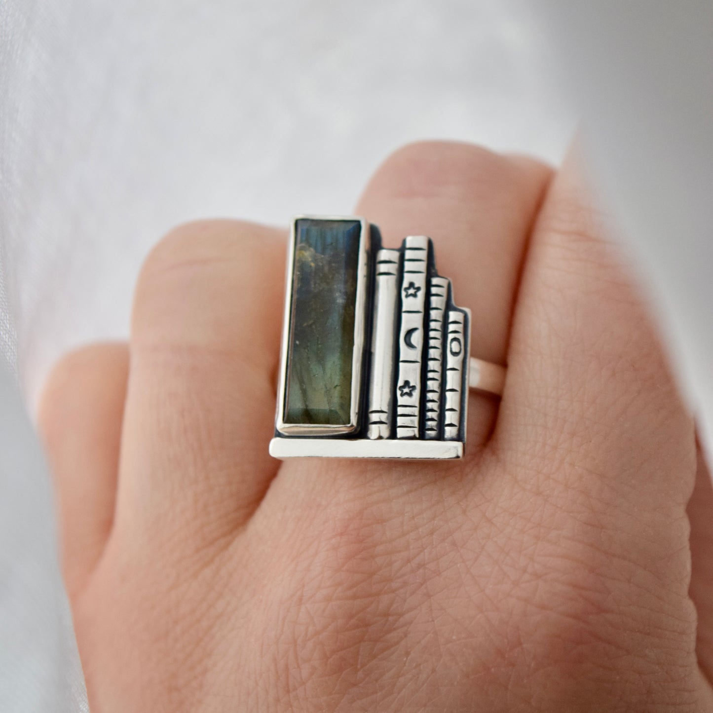 Bookshelf Ring with Labradorite Size 13