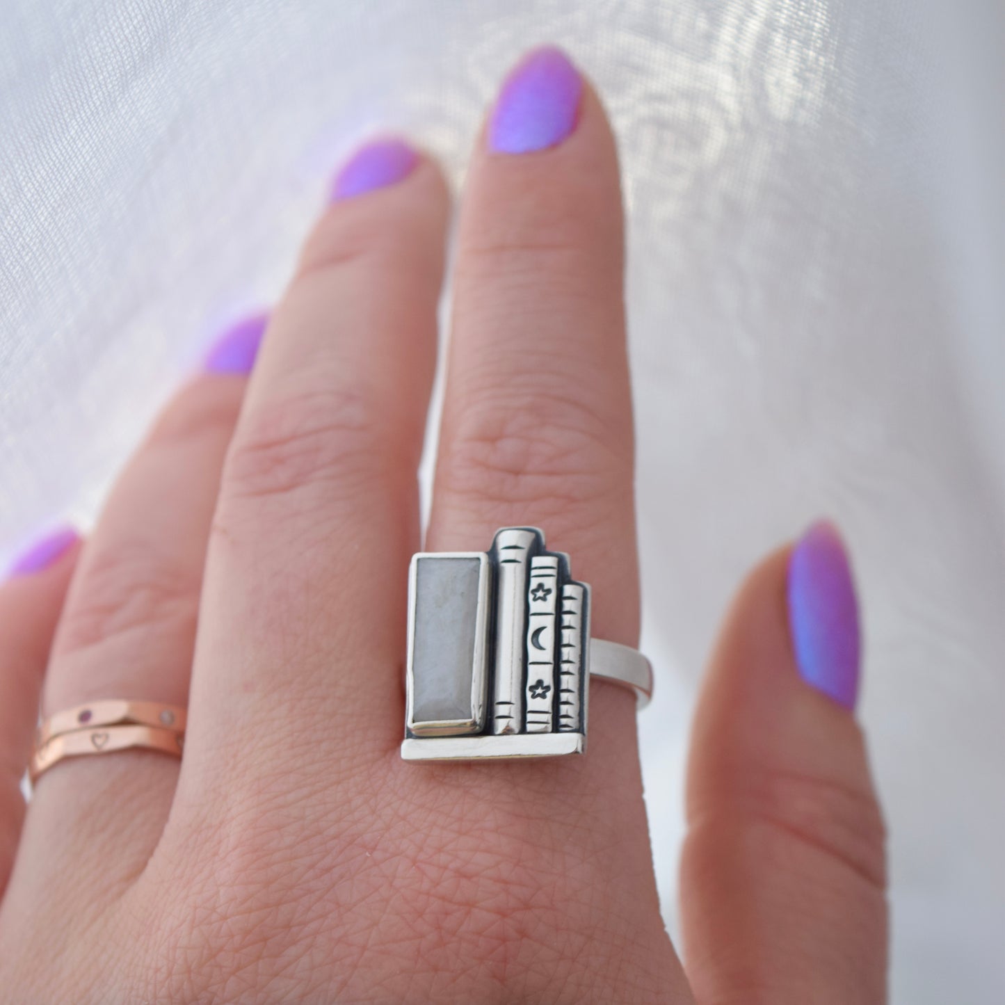 Bookshelf Ring with Rainbow Moonstone Size 8