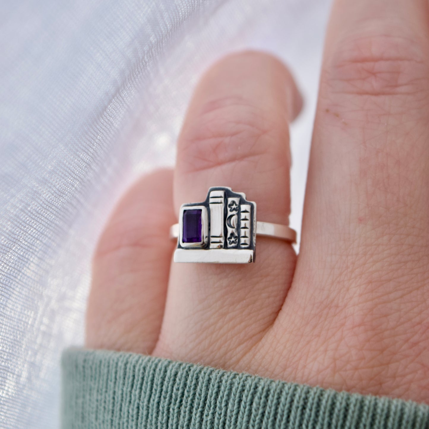 Mini Bookshelf Ring with Amethyst Size 5