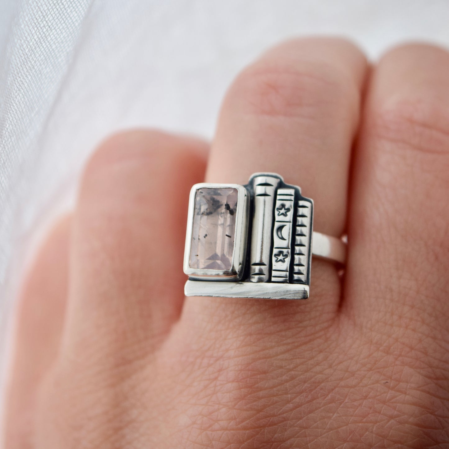 Bookshelf Ring with Diopside Rose Quartz Size 7