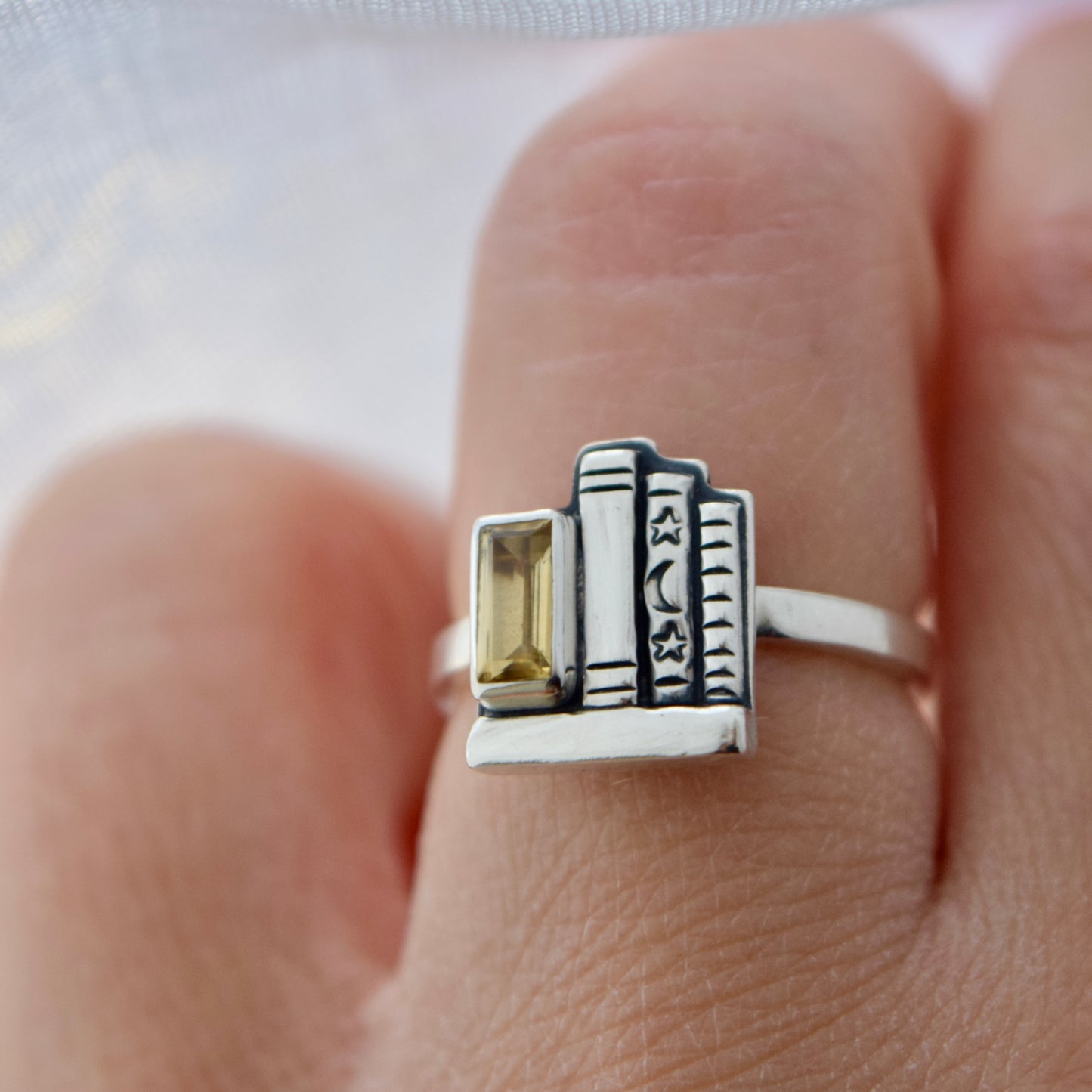 Mini Bookshelf Ring with Citrine Size 6