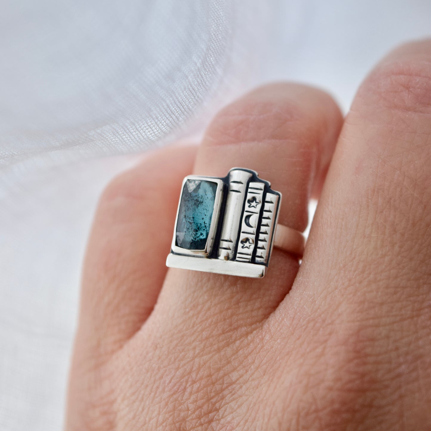 Bookshelf Ring with Blue Kyanite Size 5