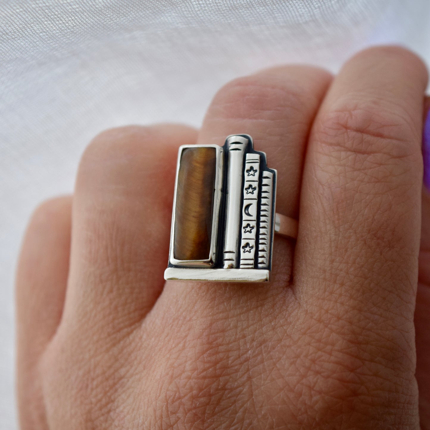 Bookshelf Ring with Tigers Eye Size 7.5