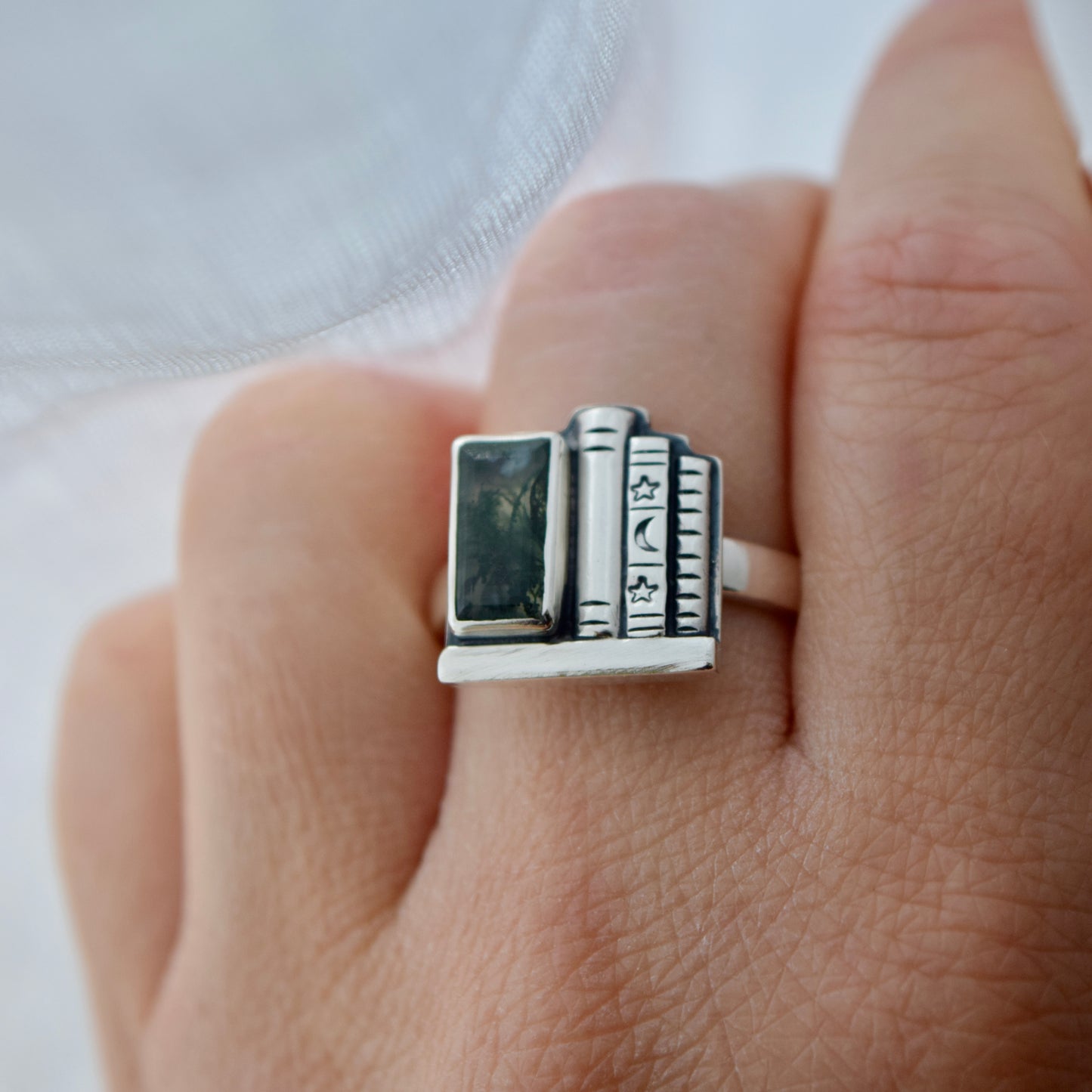 Bookshelf Ring with Faceted Moss Agate Size 10