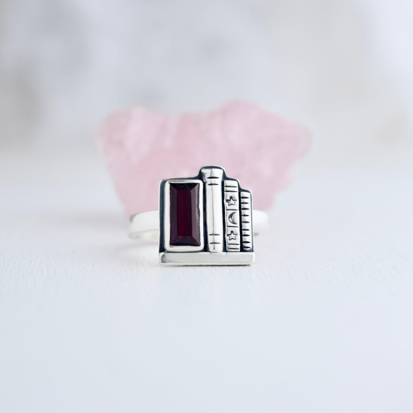 Bookshelf Ring with Faceted Garnet Size 9