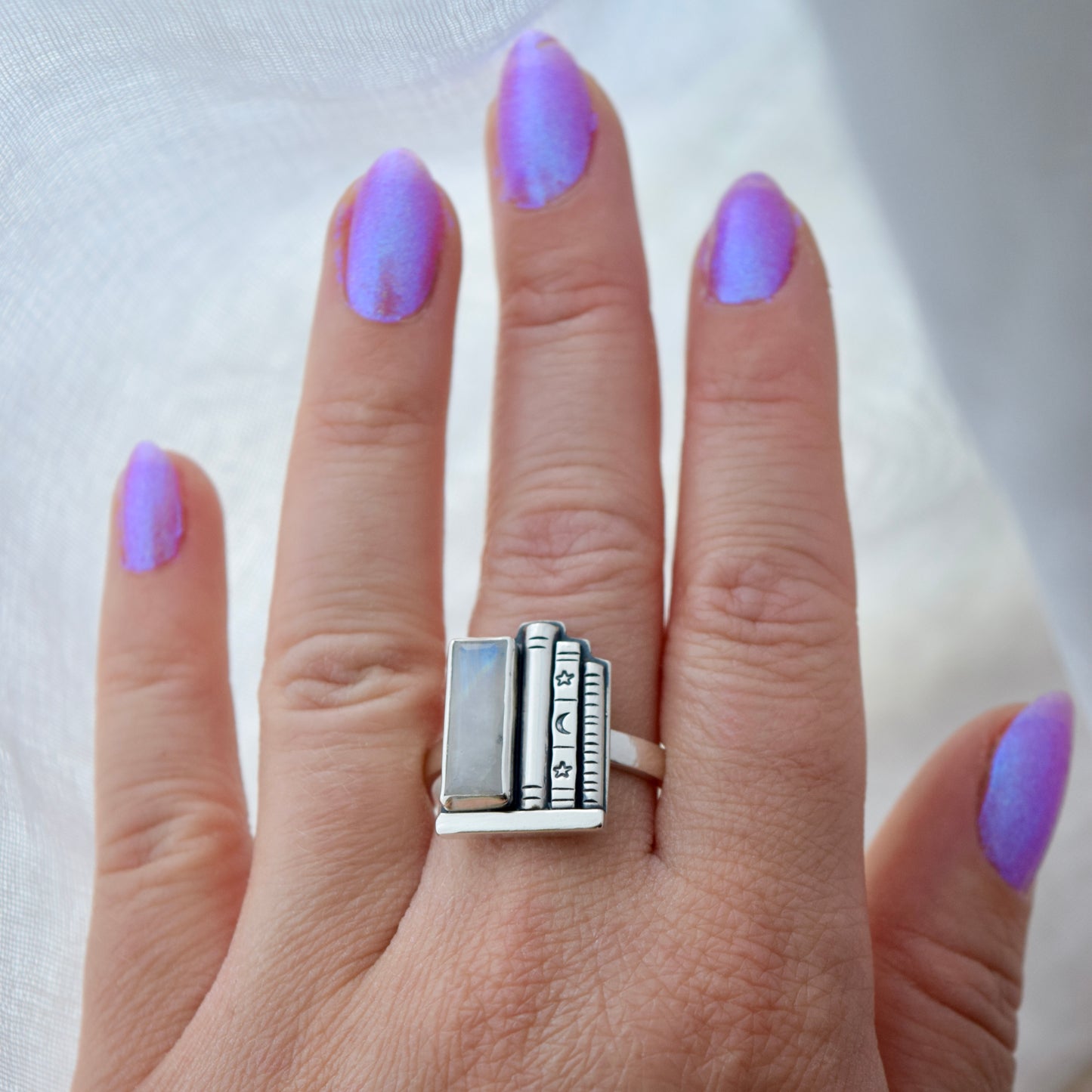 Bookshelf Ring with Rainbow Moonstone Size 11
