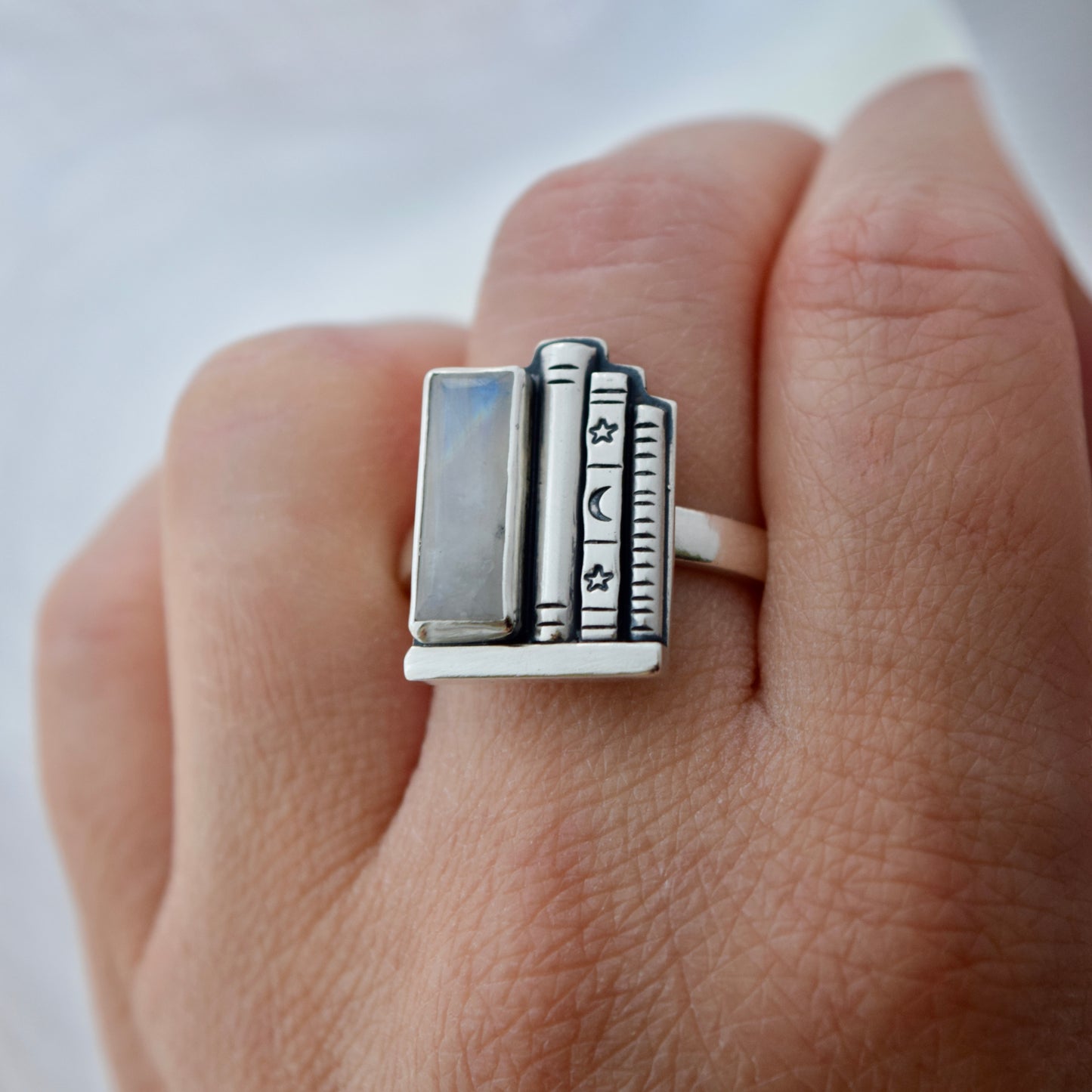 Bookshelf Ring with Rainbow Moonstone Size 11