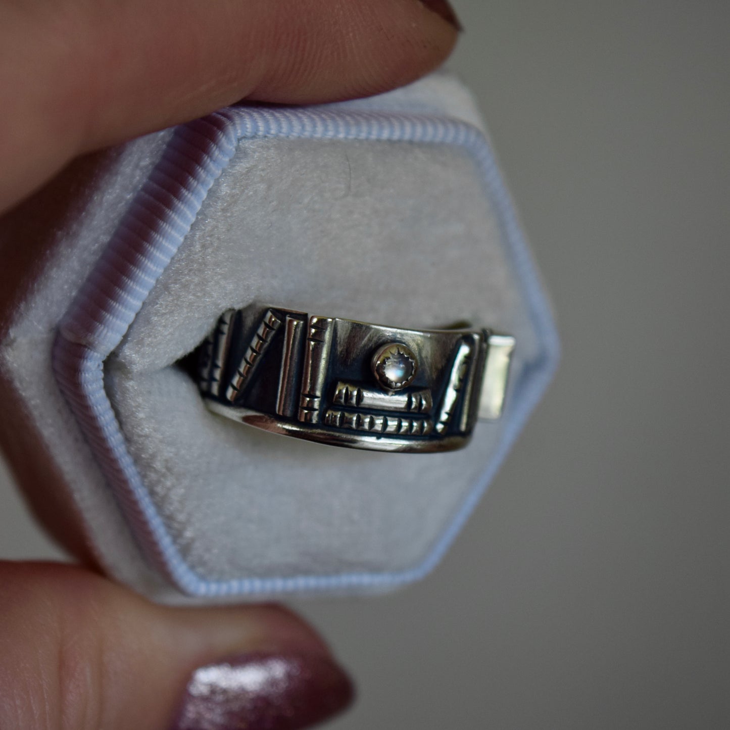 Bookshelf Ring Band with Ethiopian Opal and Rainbow Moonstone Size 7.5
