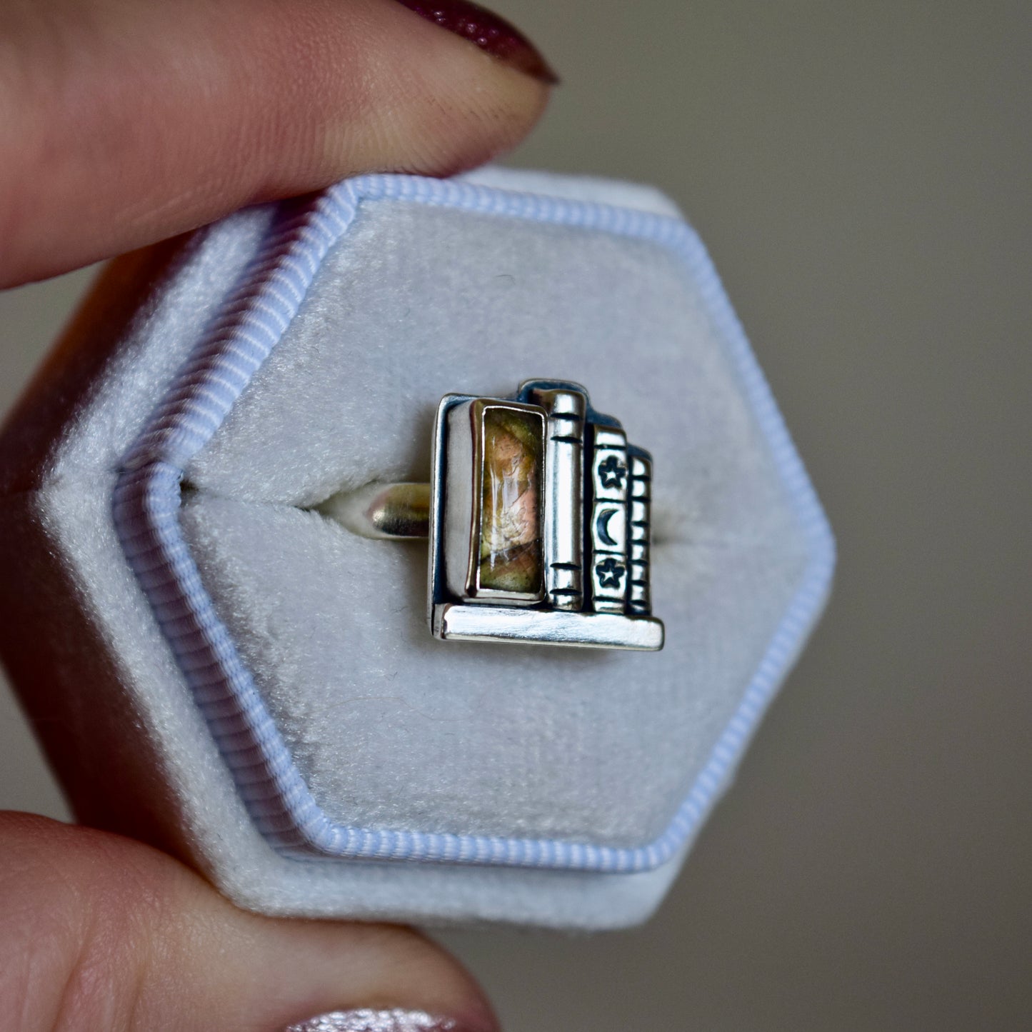 Bookshelf Ring with Labradorite size 7.5