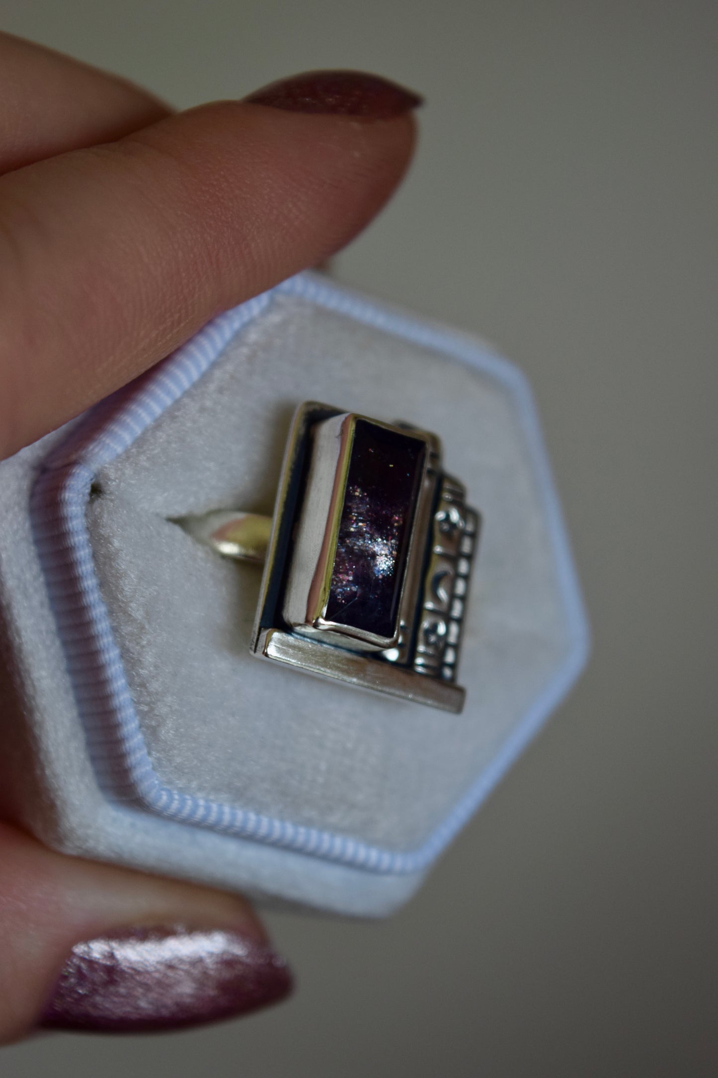 Bookshelf Ring with Iolite Size 9