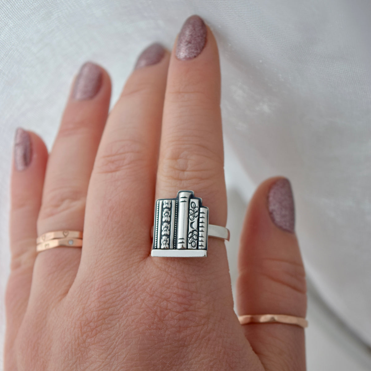 Bookshelf Ring Size 7.5