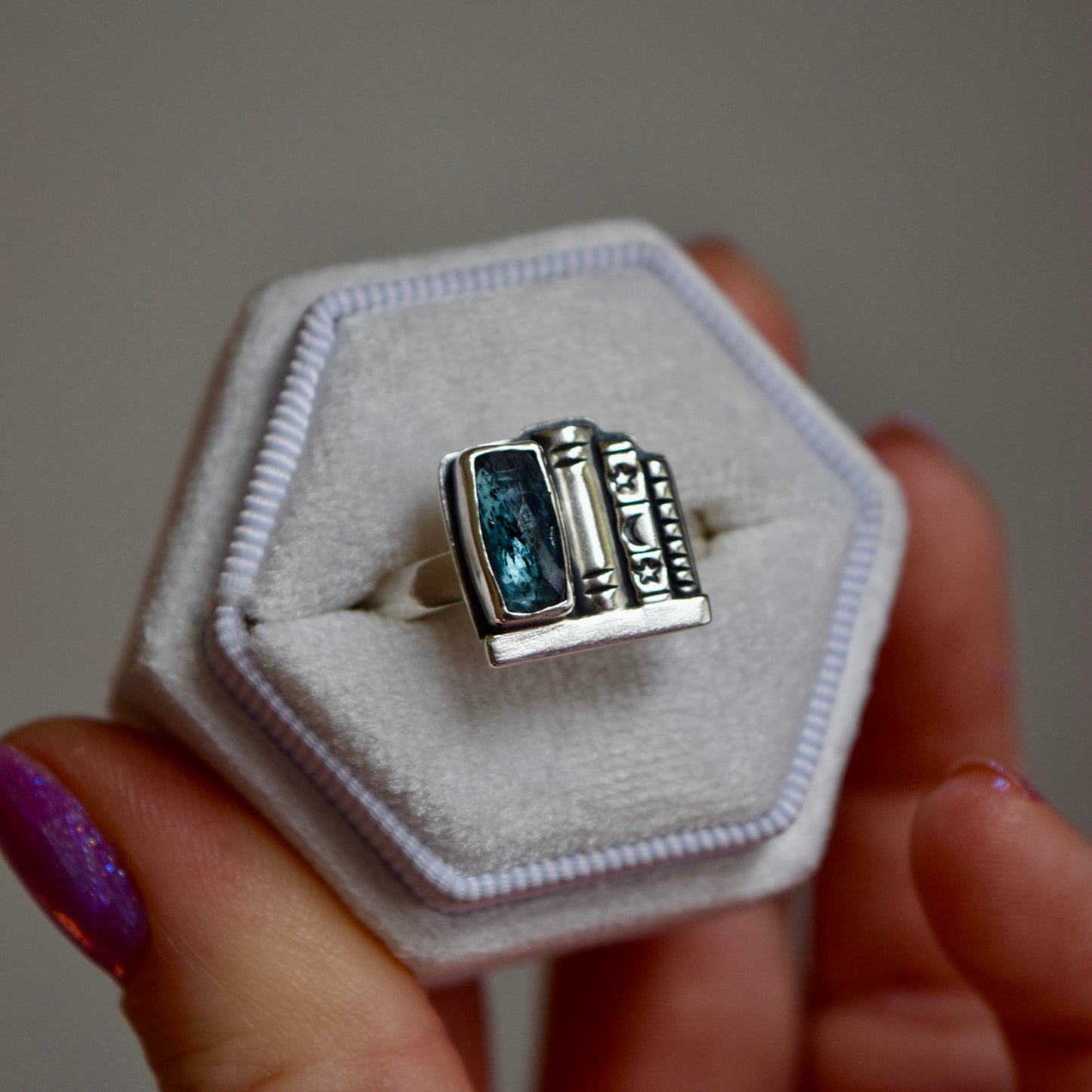 Bookshelf Ring with Blue Kyanite Size 9
