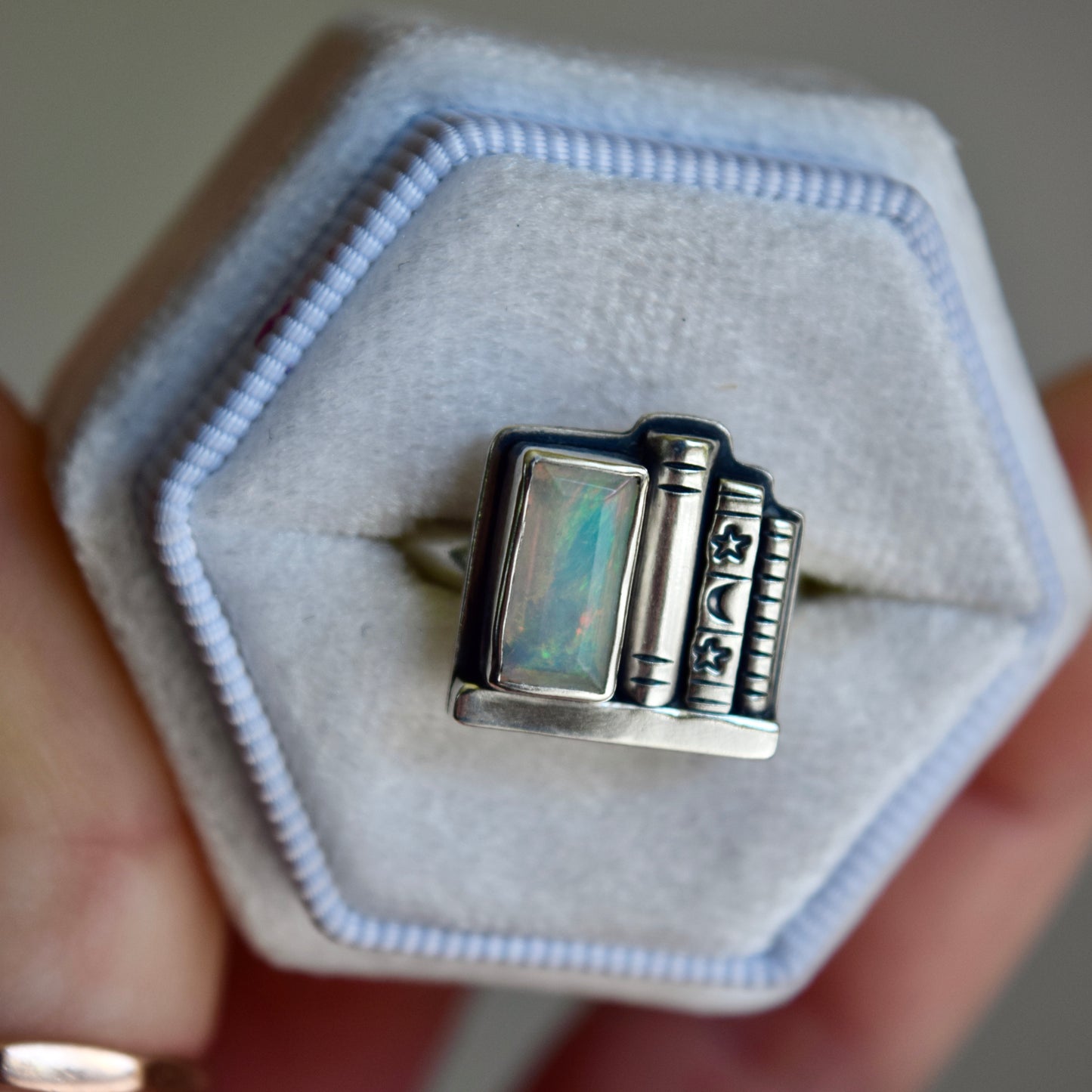Bookshelf with Ethiopian Opal size 7