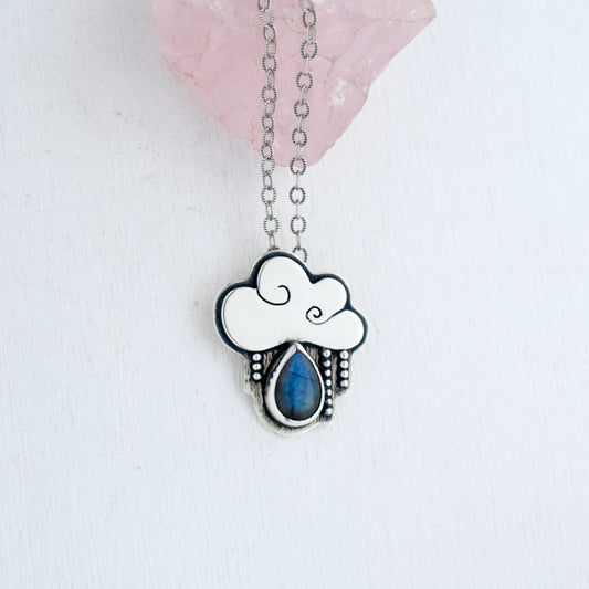 Little Dark Cloud Necklace with Labradorite