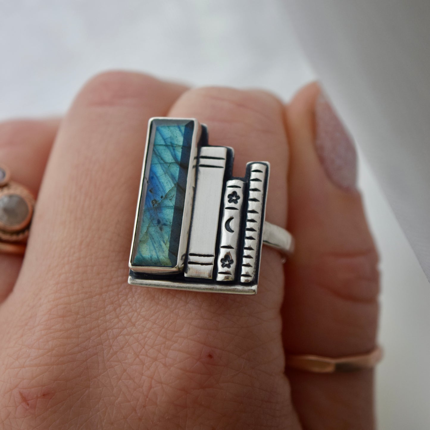 Book Shelf Ring with Labradorite Size 10