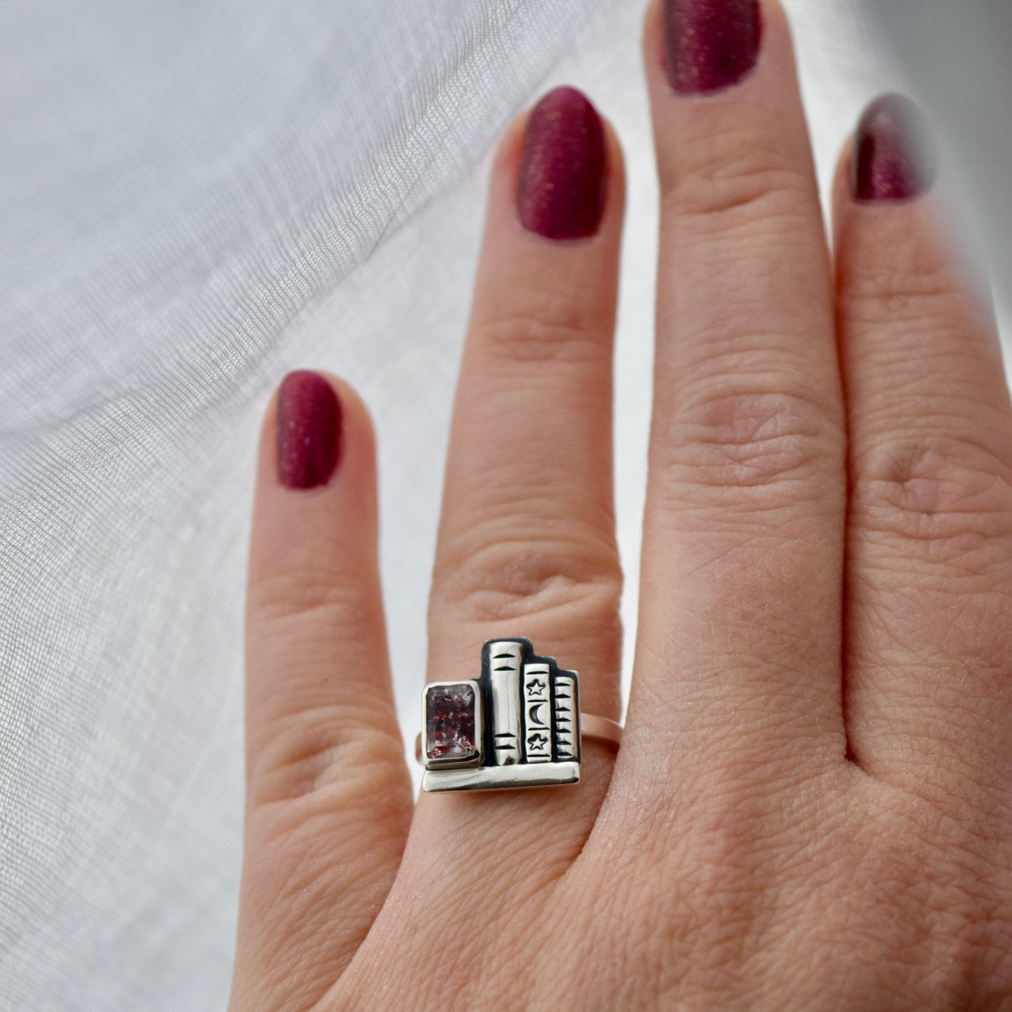 Mini Bookshelf Ring with Hematite Quartz Size 5