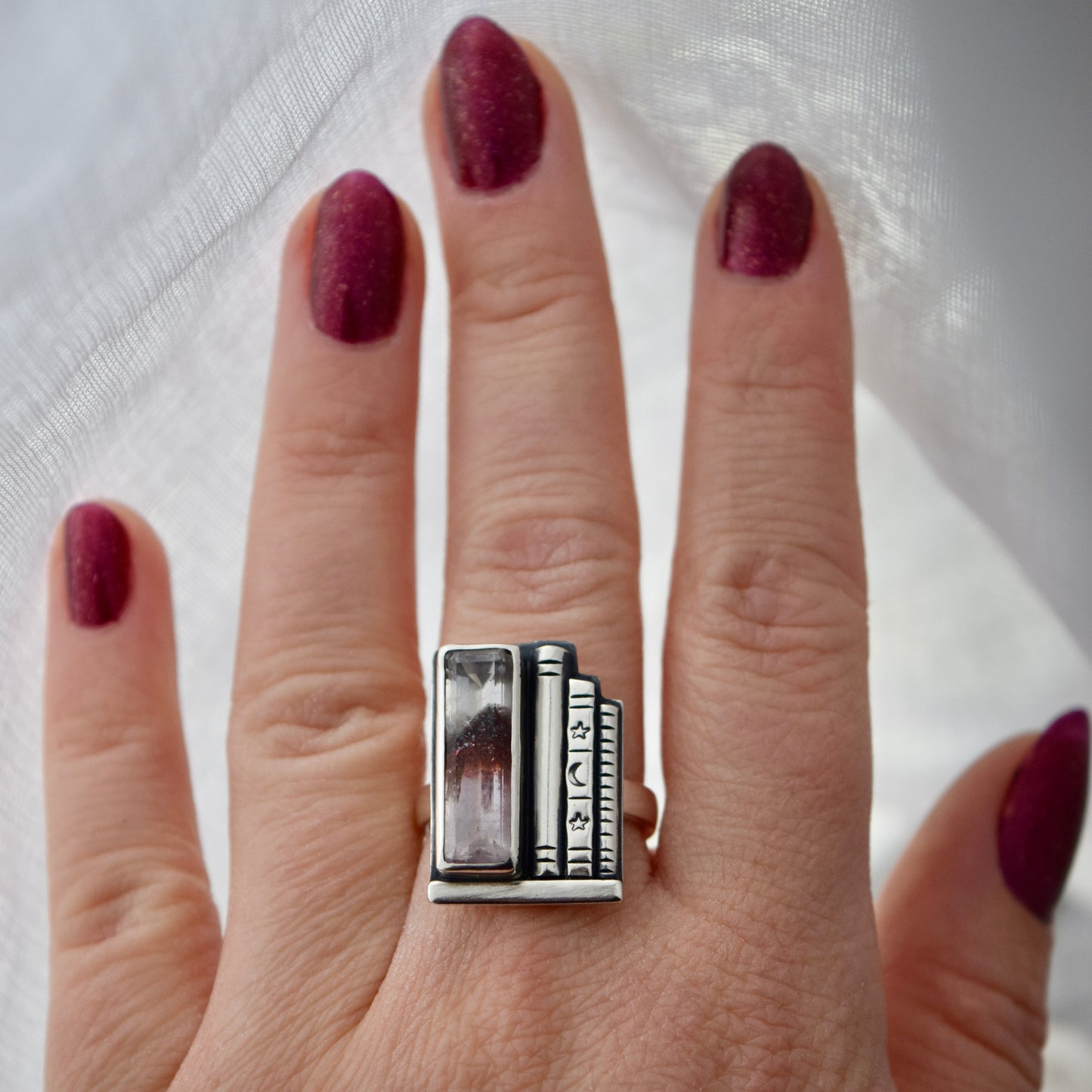 Bookshelf Ring with Hematite Quartz Size 7