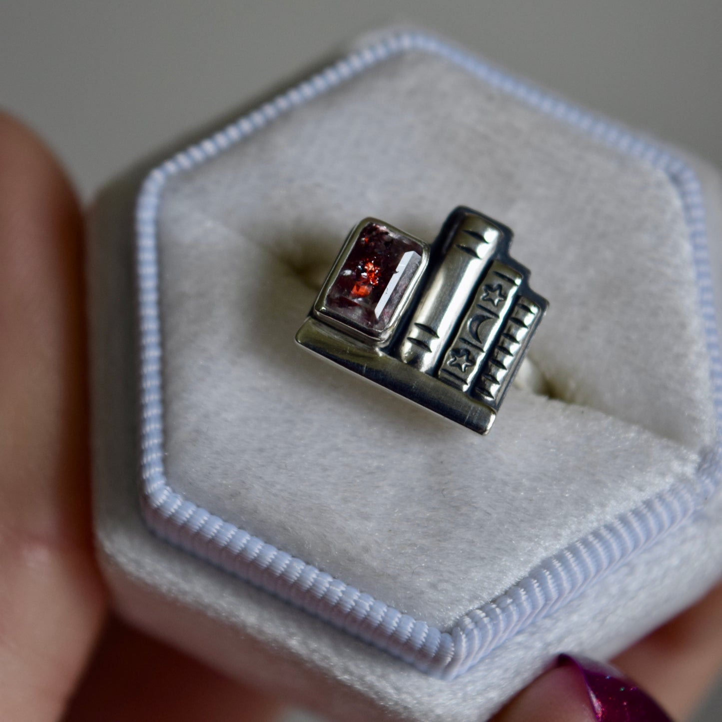 Mini Bookshelf Ring with Hematite Quartz Size 5