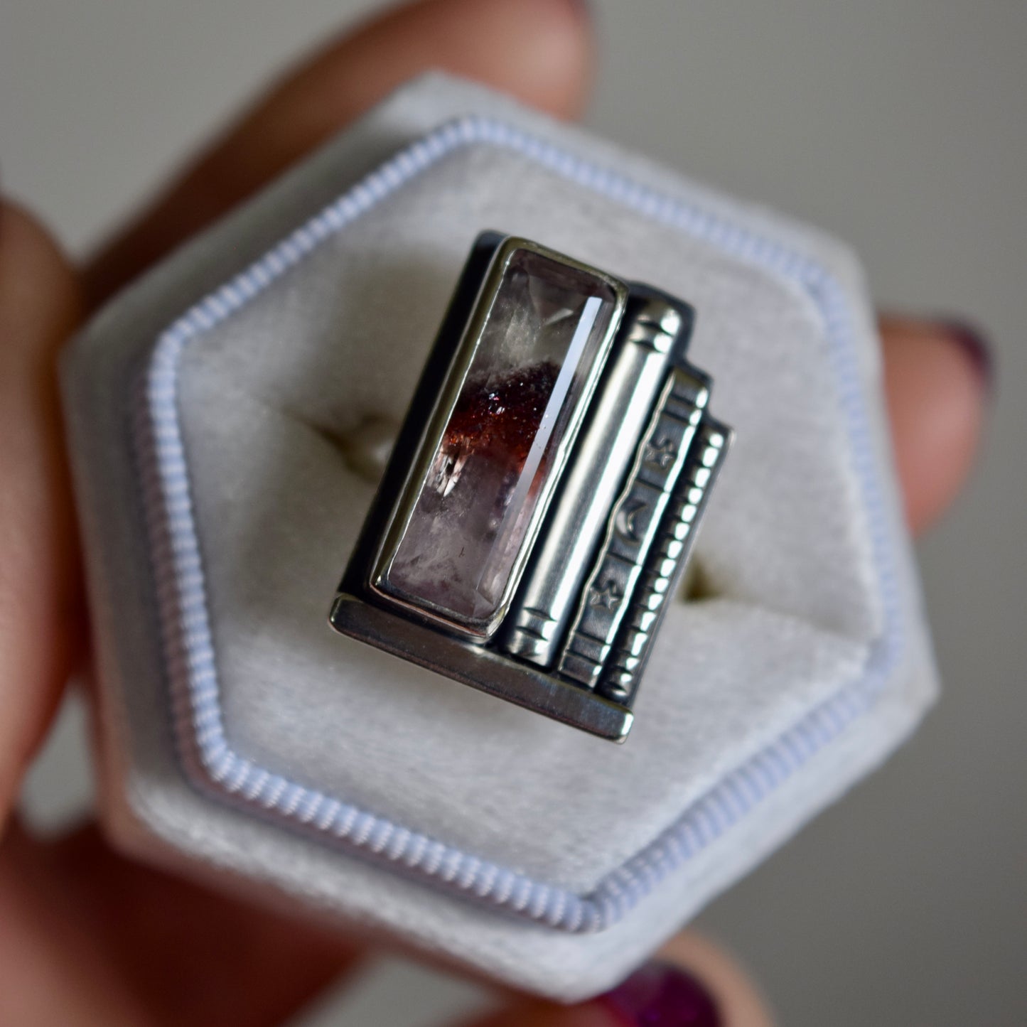 Bookshelf Ring with Hematite Quartz Size 7