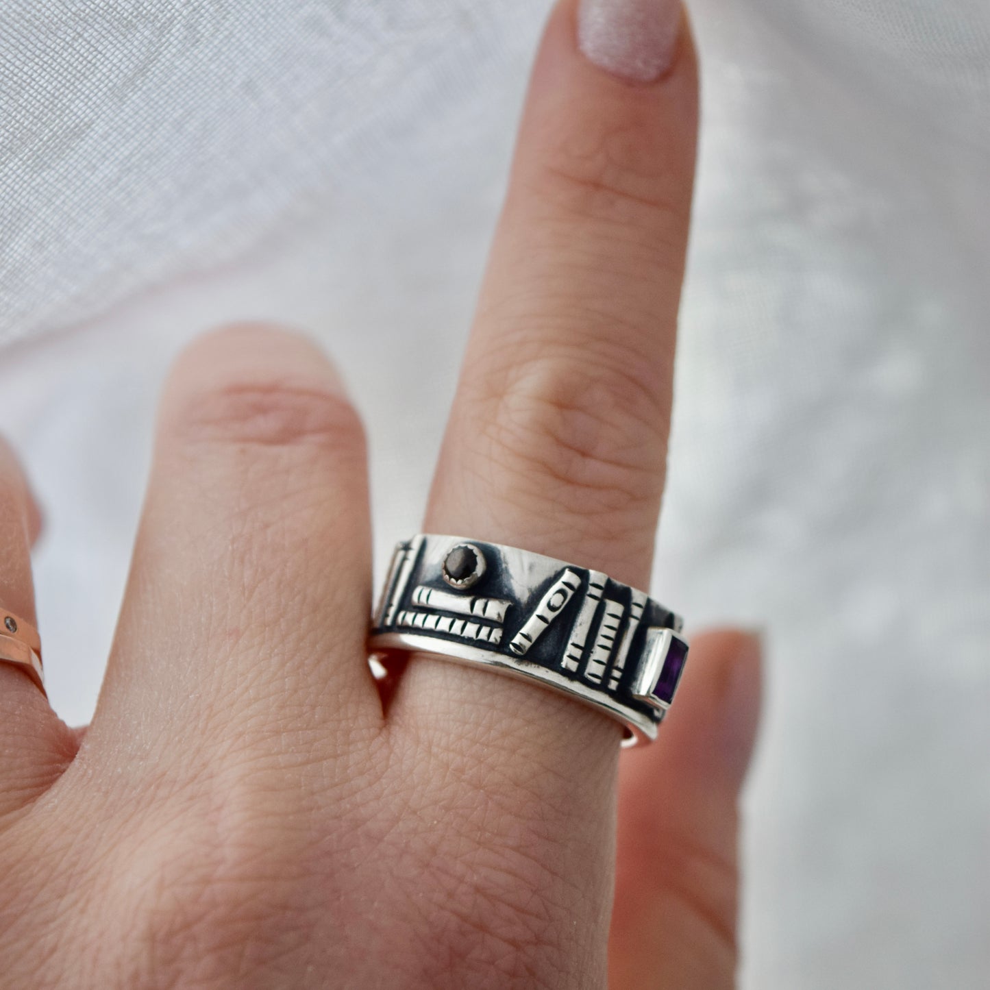 Bookshelf Ring Band with Amethyst and Black Star Sapphire Size 9.75