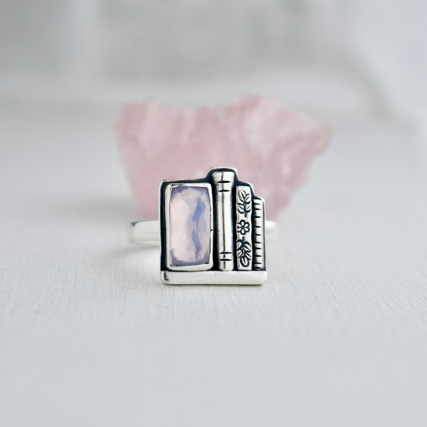 Bookshelf Ring with Faceted Lavender Quartz Size 10.5