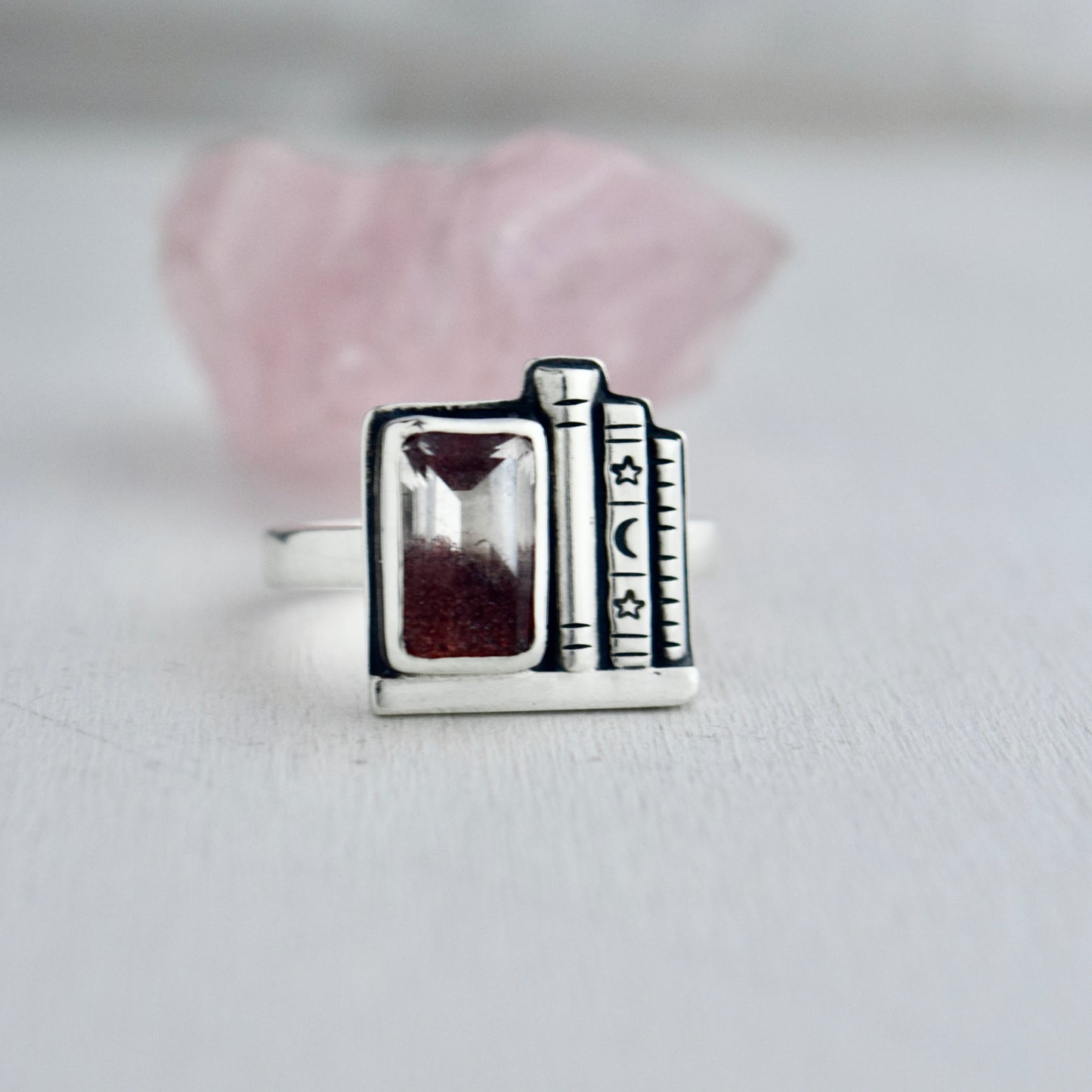 Bookshelf Ring with Hematite Quartz Size 12