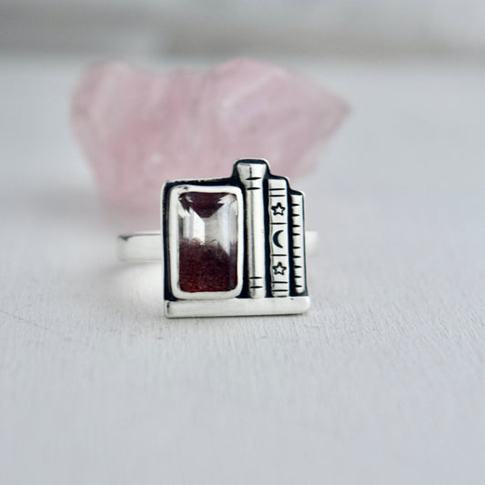 Bookshelf Ring with Hematite Quartz Size 12
