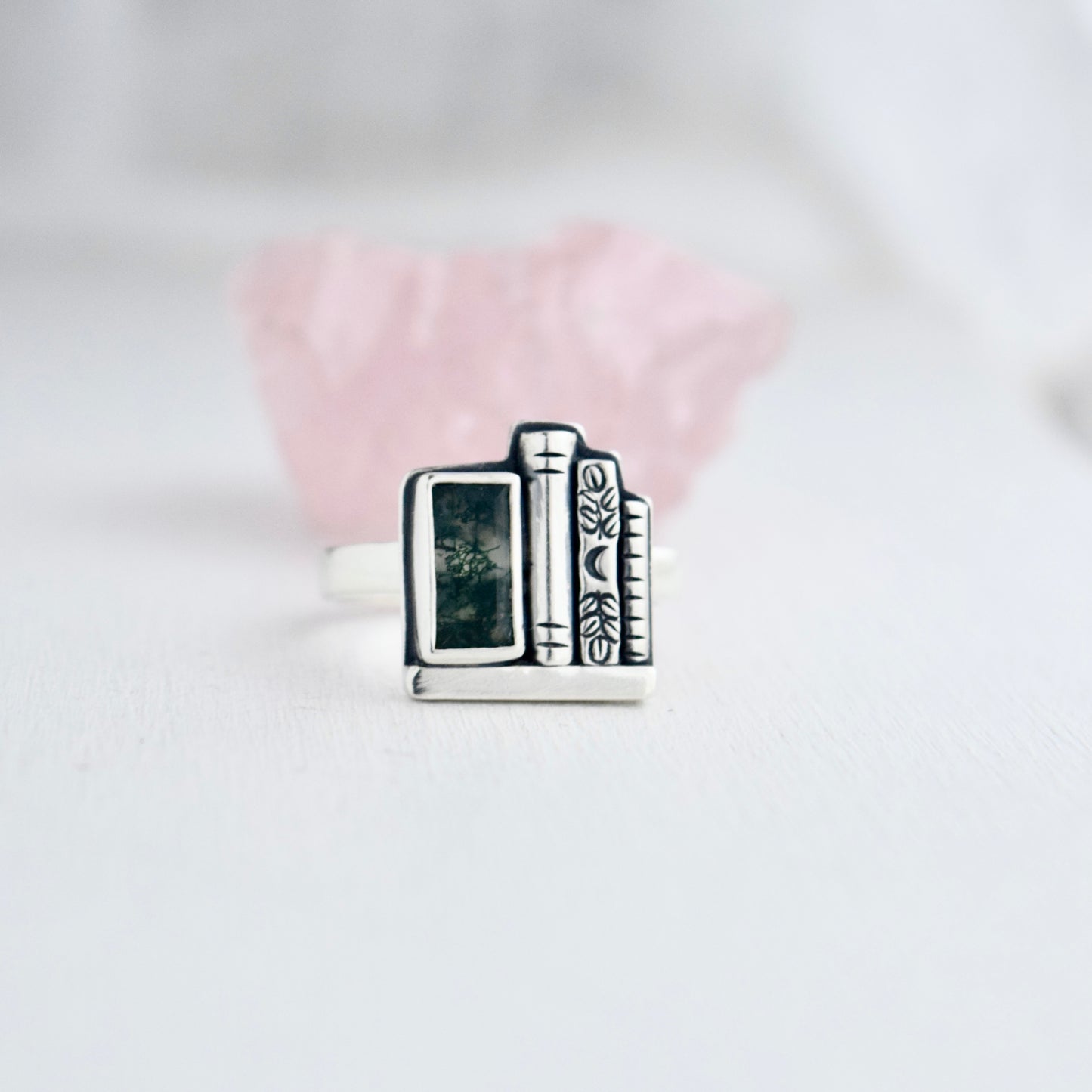 Bookshelf Ring with Moss Agate Size 9