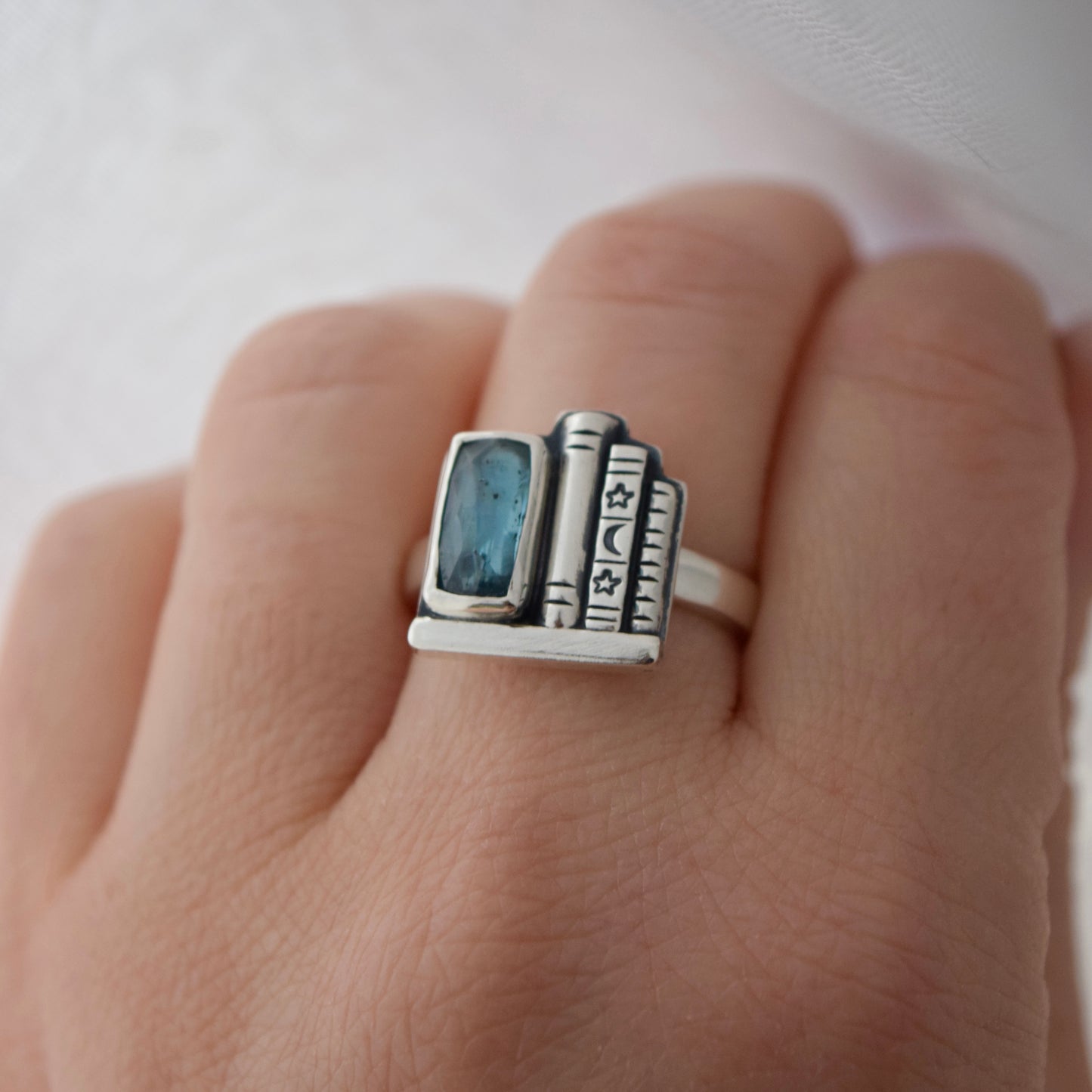 Bookshelf Ring with Blue Kyanite Size 8.5