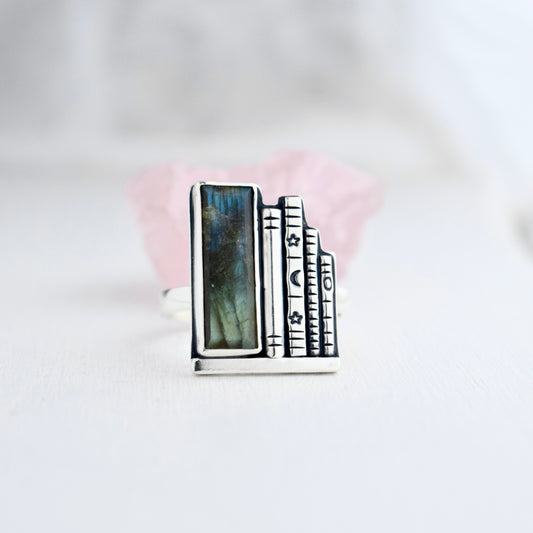 Bookshelf Ring with Labradorite Size 13