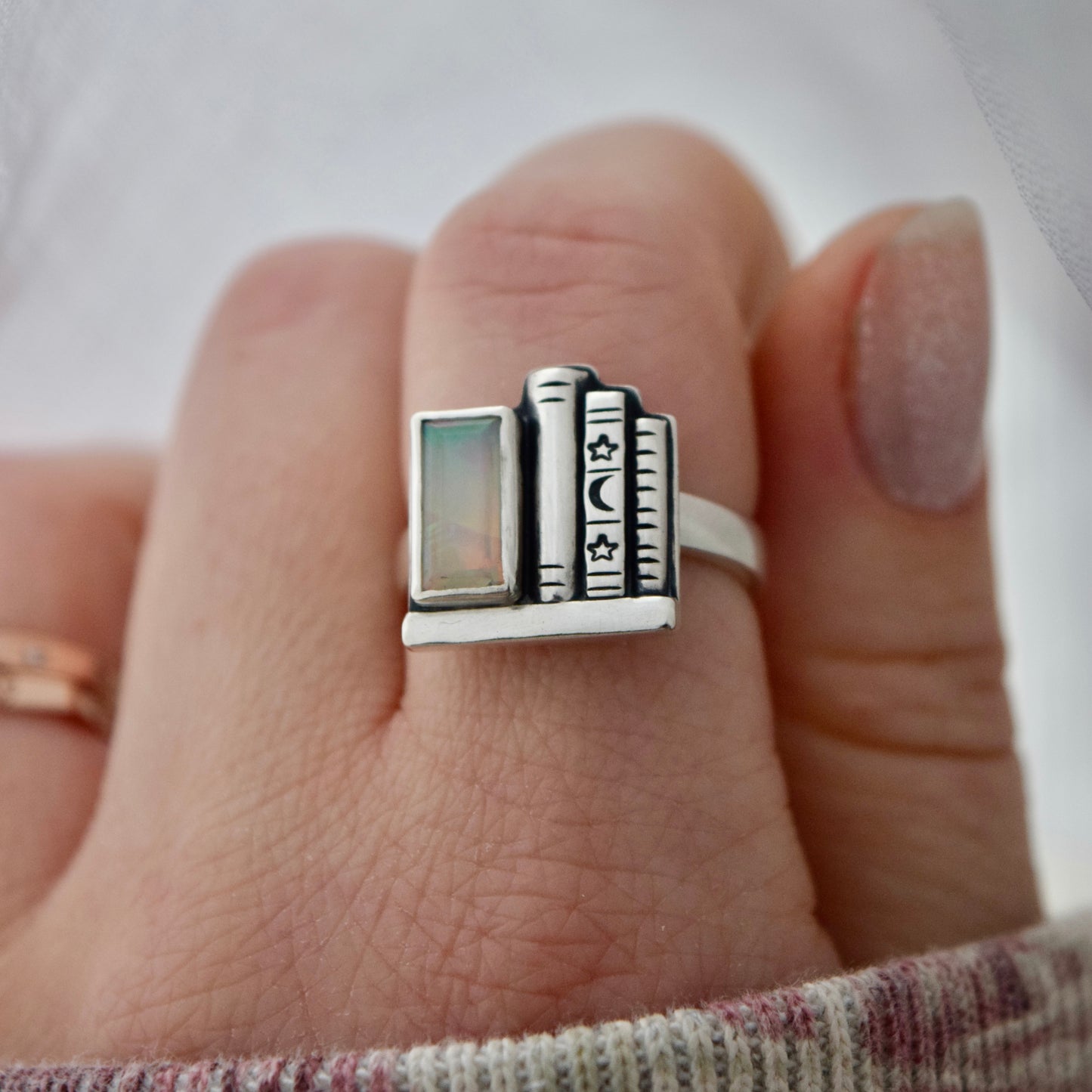 Bookshelf Ring with Ethiopian Opal size 7