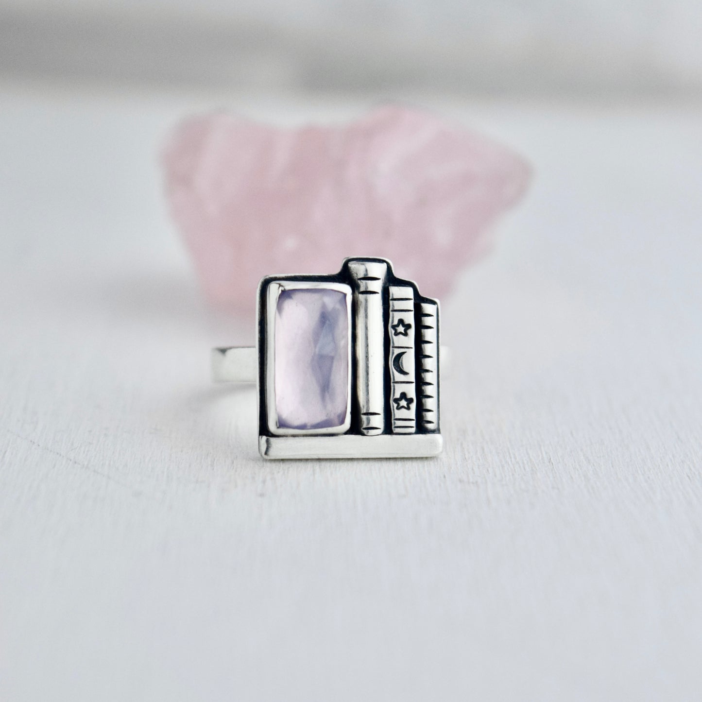 Bookshelf Ring with Faceted Lavender Quartz Size 8.5