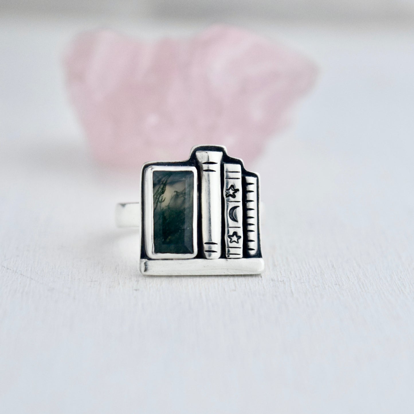 Bookshelf Ring with Moss Agate Size 5.5
