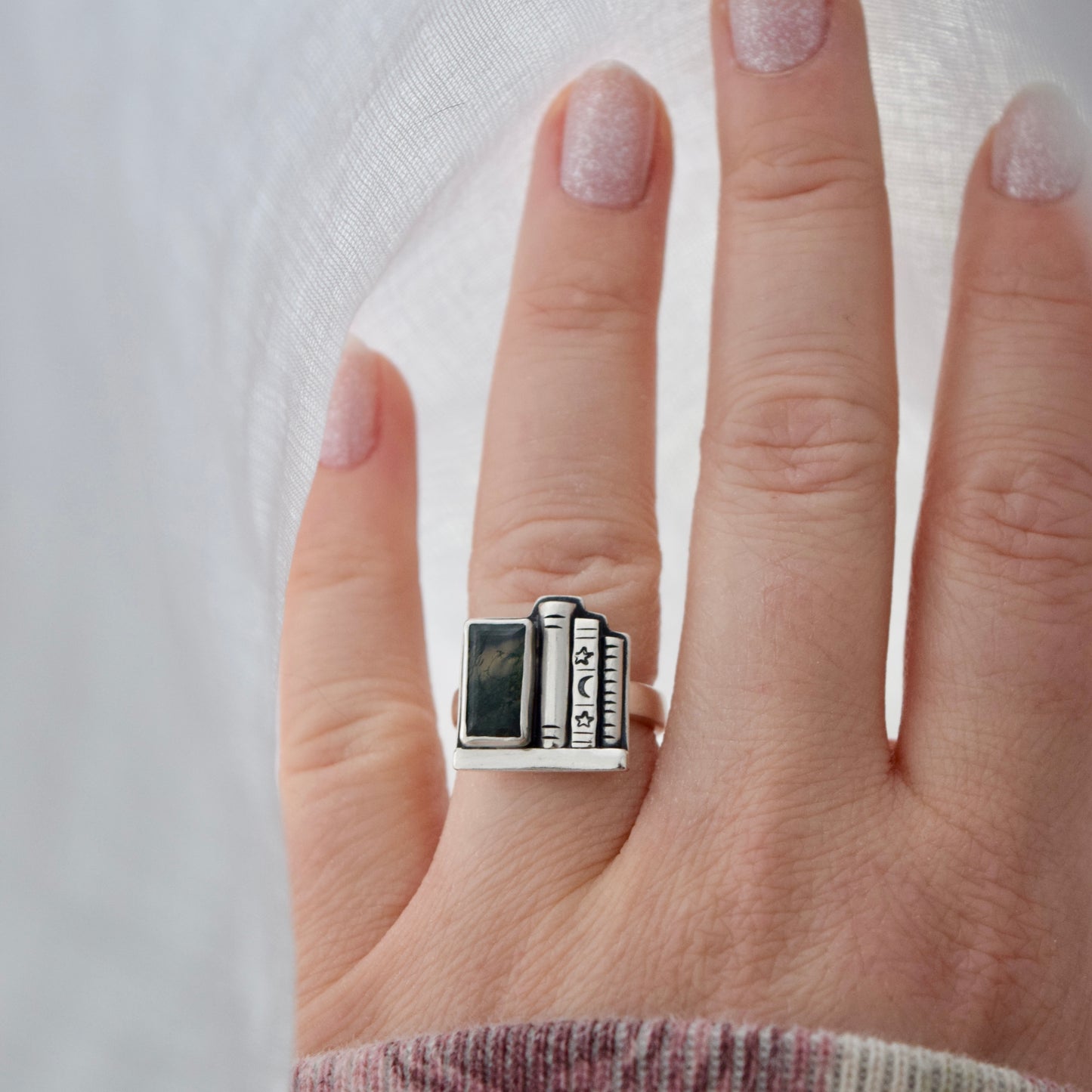 Bookshelf Ring with Moss Agate Size 5.5