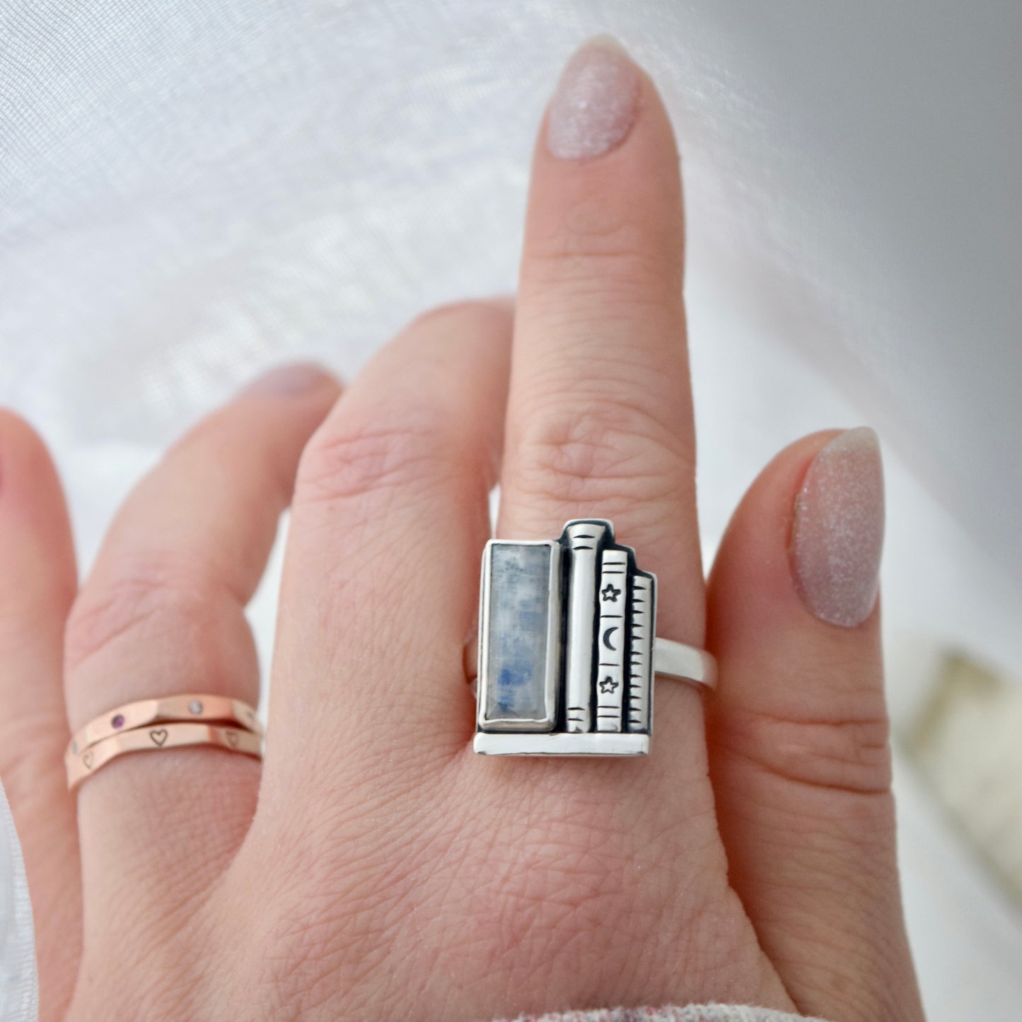 Bookshelf Ring with Rainbow Moonstone Size 10