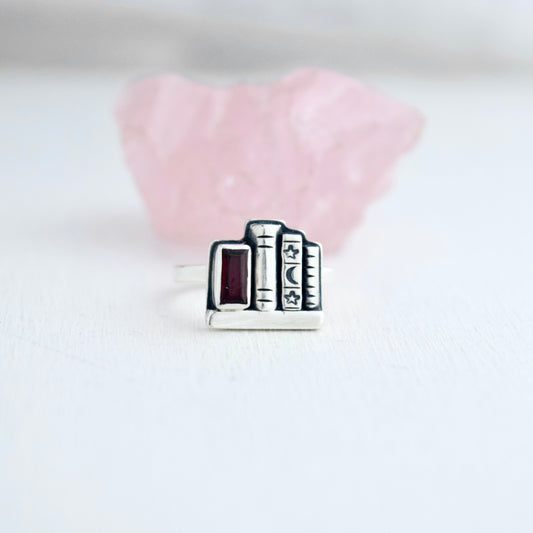Mini Bookshelf Ring with Garnet Size 4