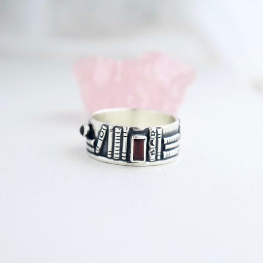 Bookshelf Ring Band with Garnet Size 11