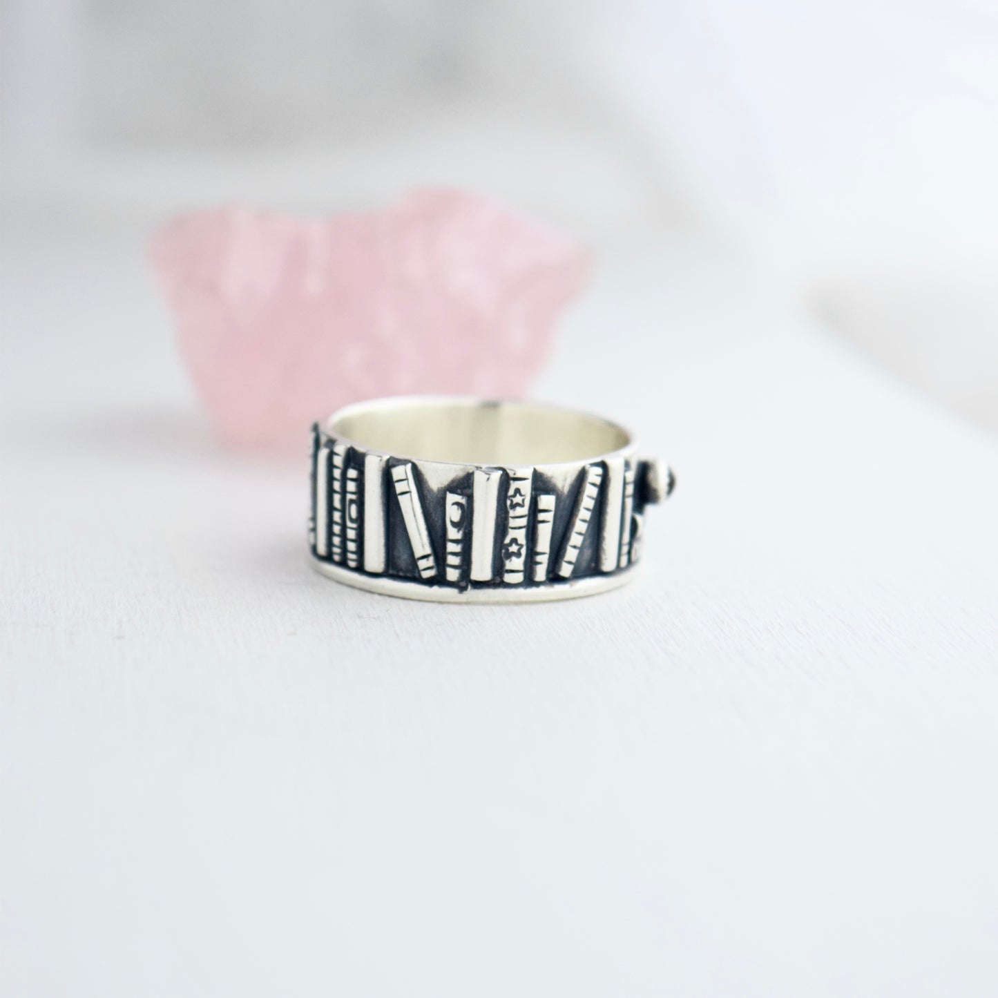 Bookshelf Ring Band with Garnet Size 11