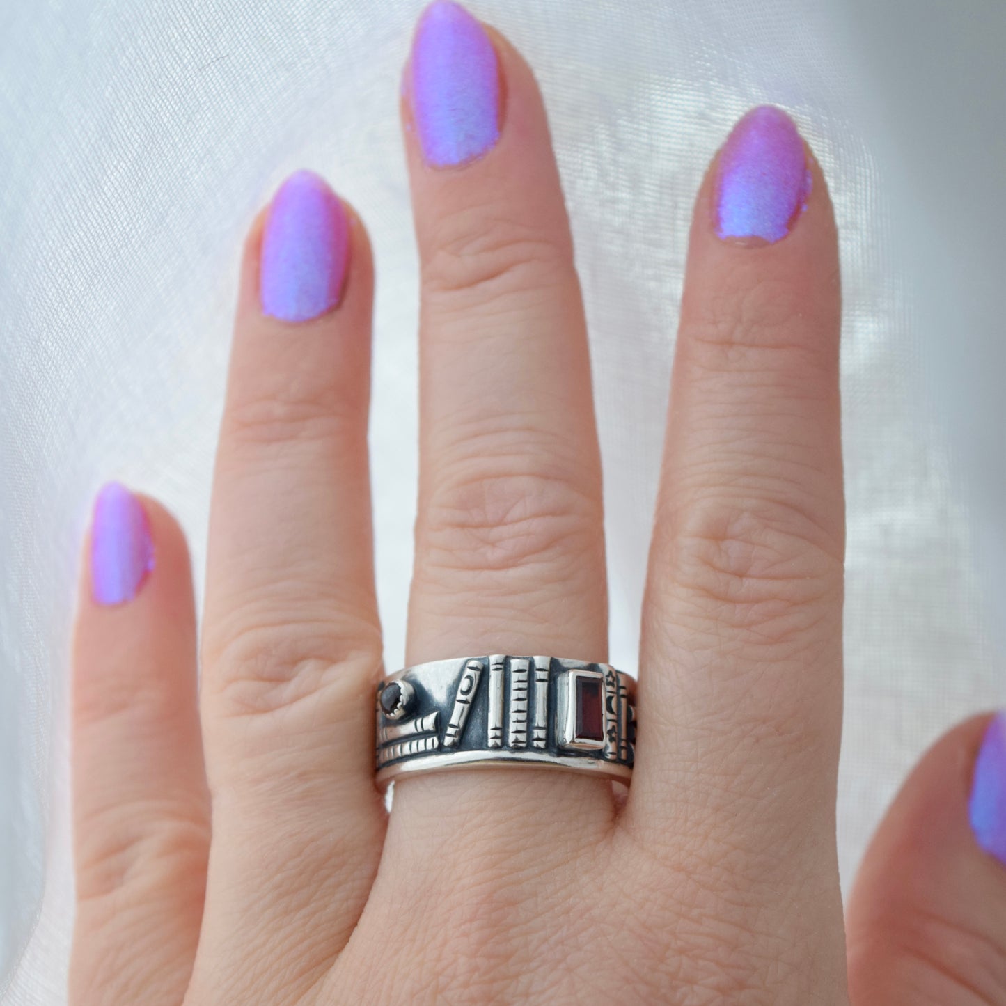 Bookshelf Ring Band with Garnet Size 11