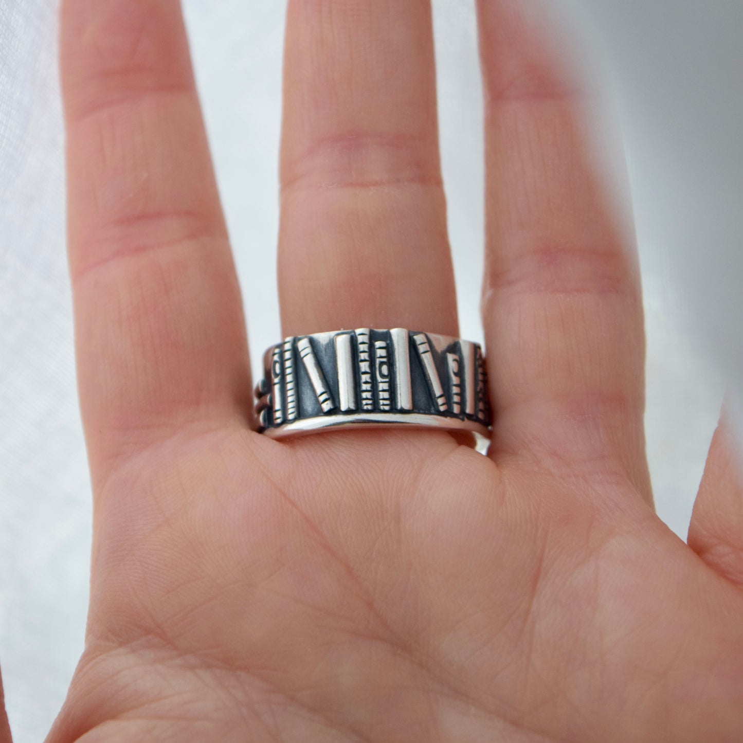 Bookshelf Ring Band with Garnet Size 11