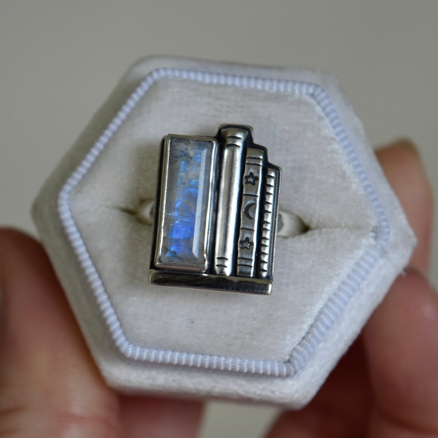 Bookshelf Ring with Rainbow Moonstone Size 10