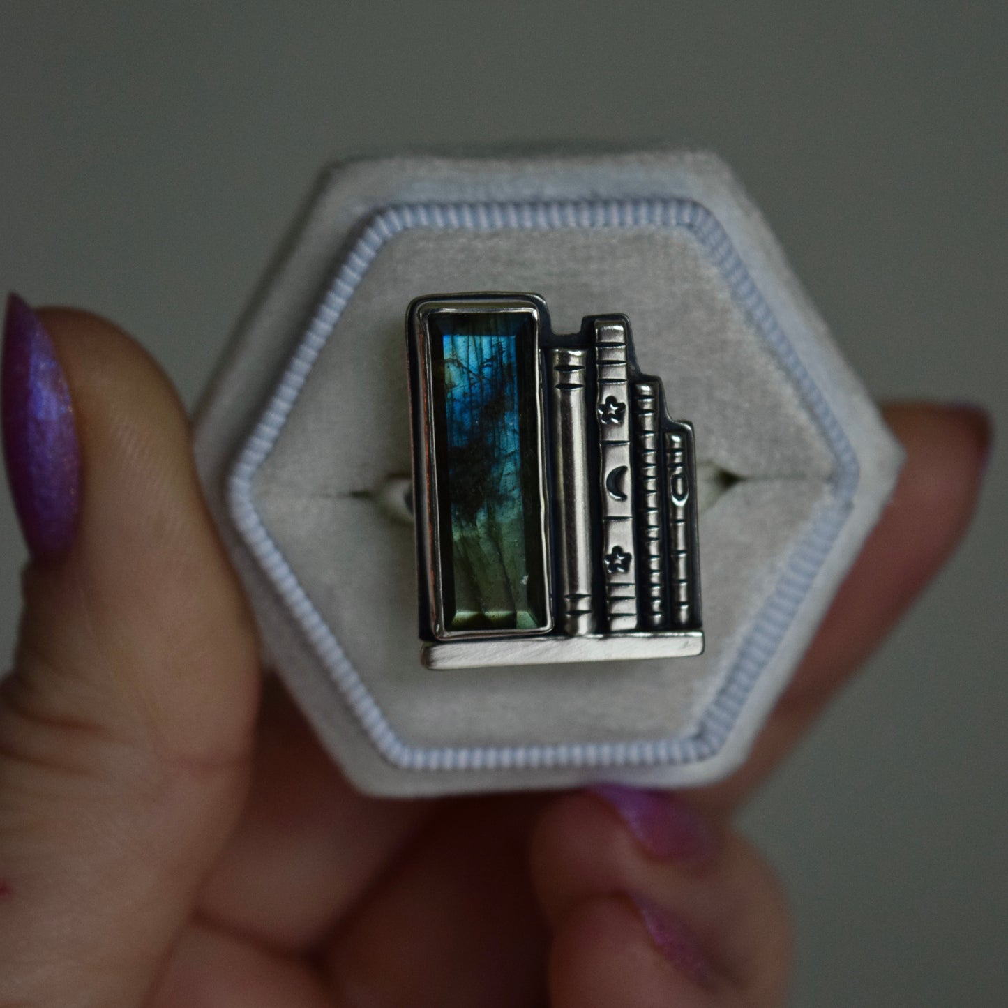 Bookshelf Ring with Labradorite Size 13