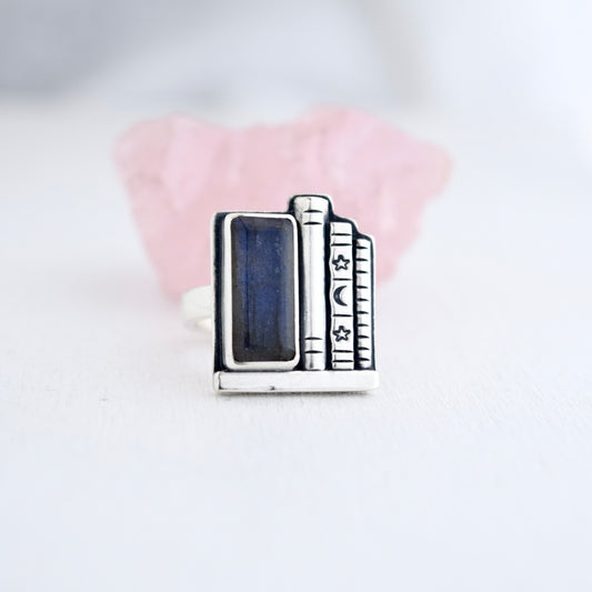 Bookshelf Ring with Labradorite Size 5.5