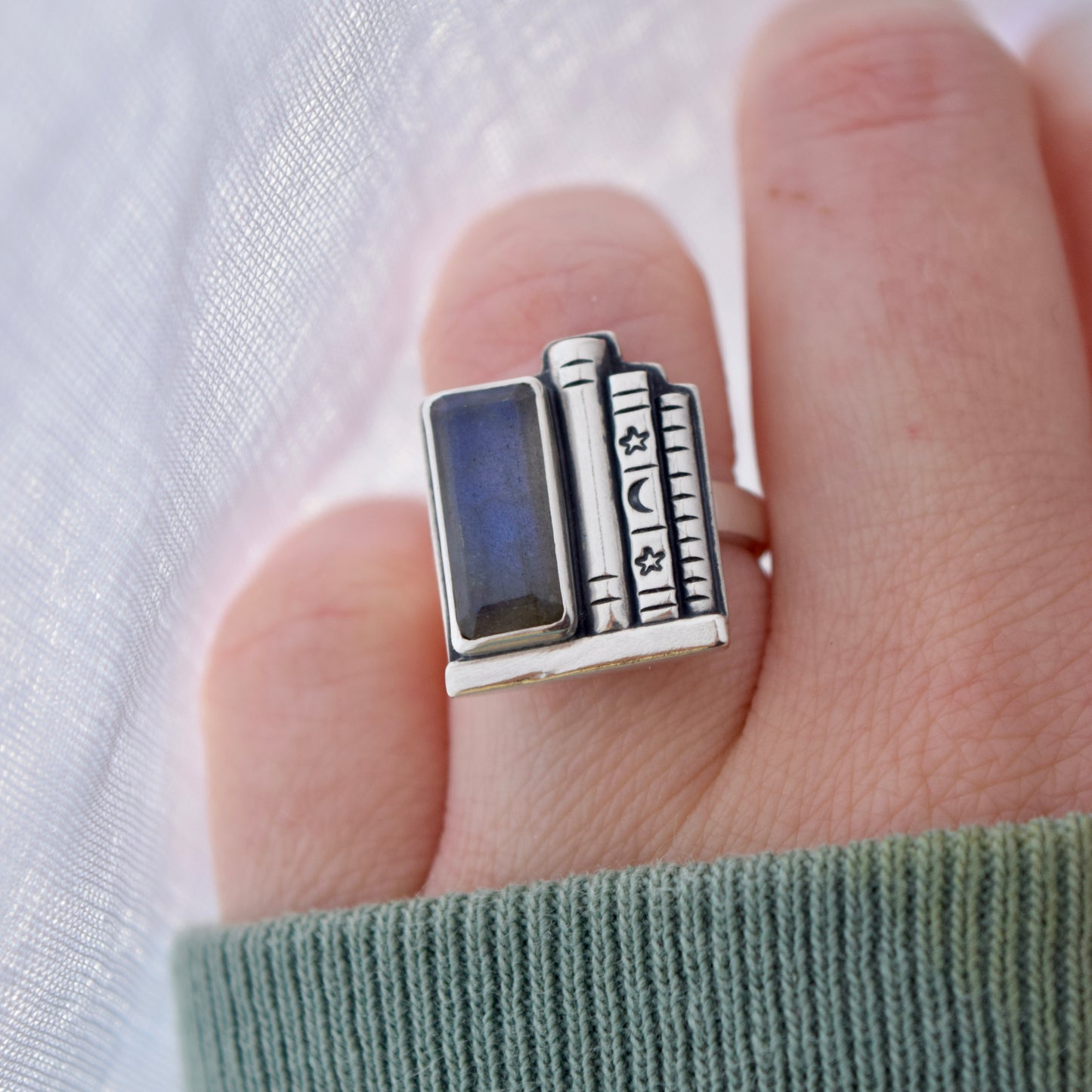 Bookshelf Ring with Labradorite Size 5.5