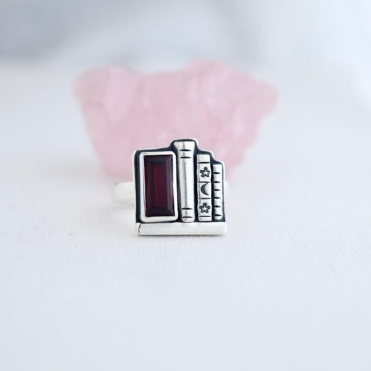 Bookshelf Ring with Garnet Size 5.5