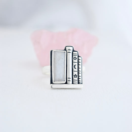 Bookshelf Ring with Rainbow Moonstone Size 8