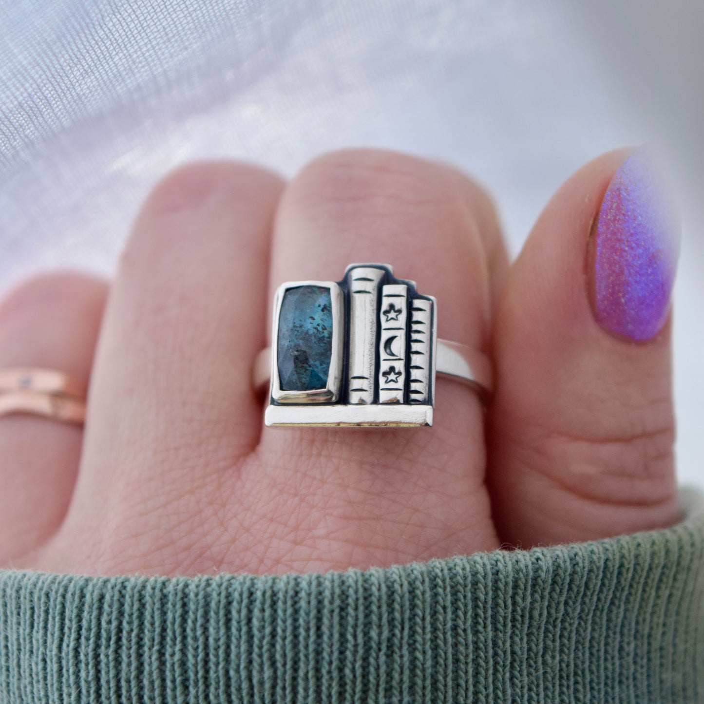 Bookshelf Ring with Blue Kyanite Size 9
