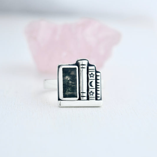 Bookshelf Ring with Faceted Moss Agate Size 8