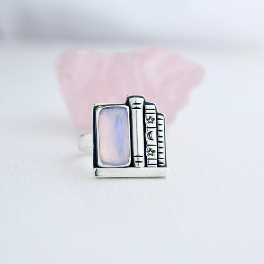 Bookshelf Ring with Faceted Lavender Quartz Size 6.5