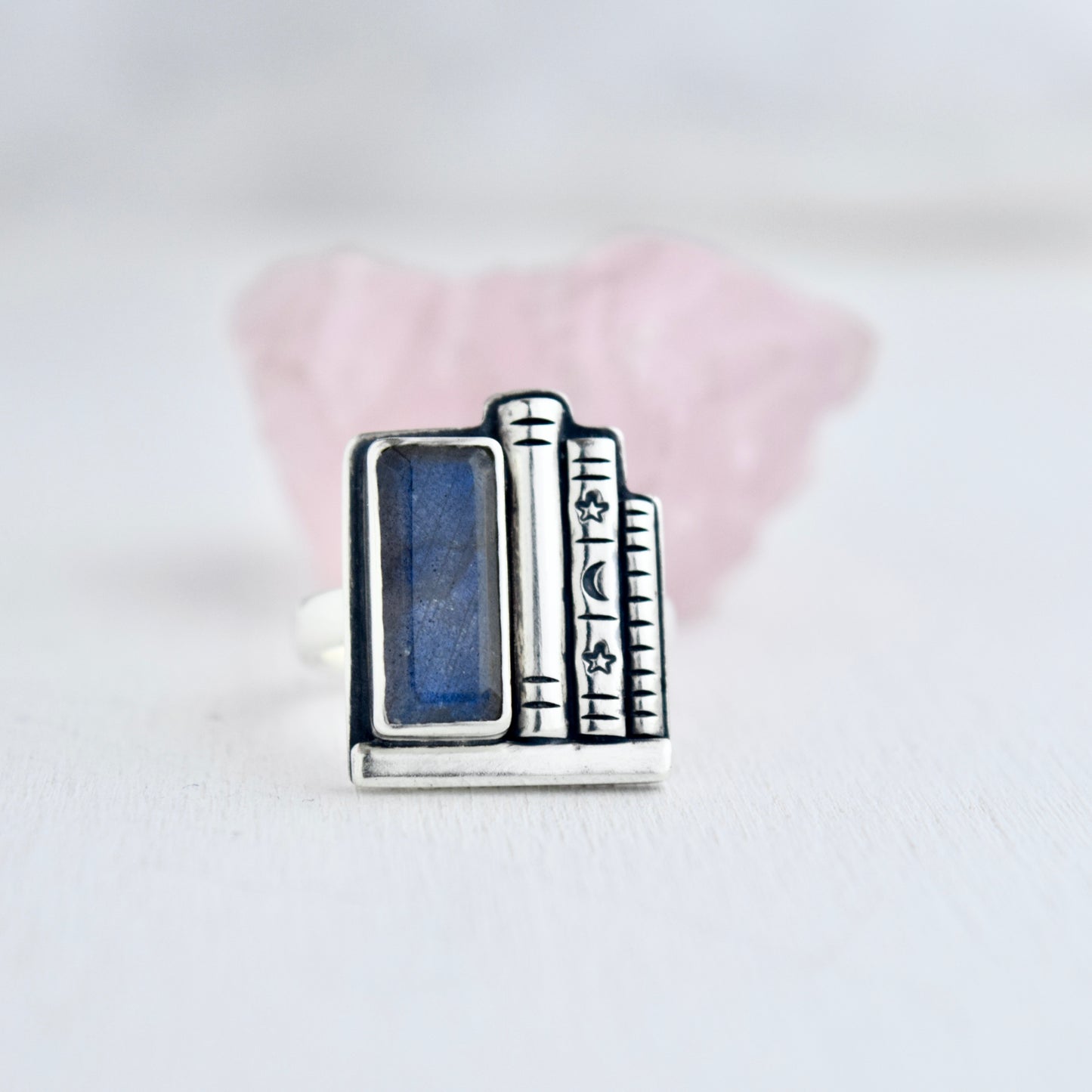 Bookshelf Ring with Labradorite Size 6.5